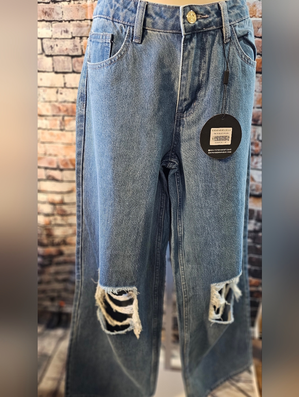 White Fox Jeans Womens Medium NWT Distressed Wide Leg Denim High Rise Trendy